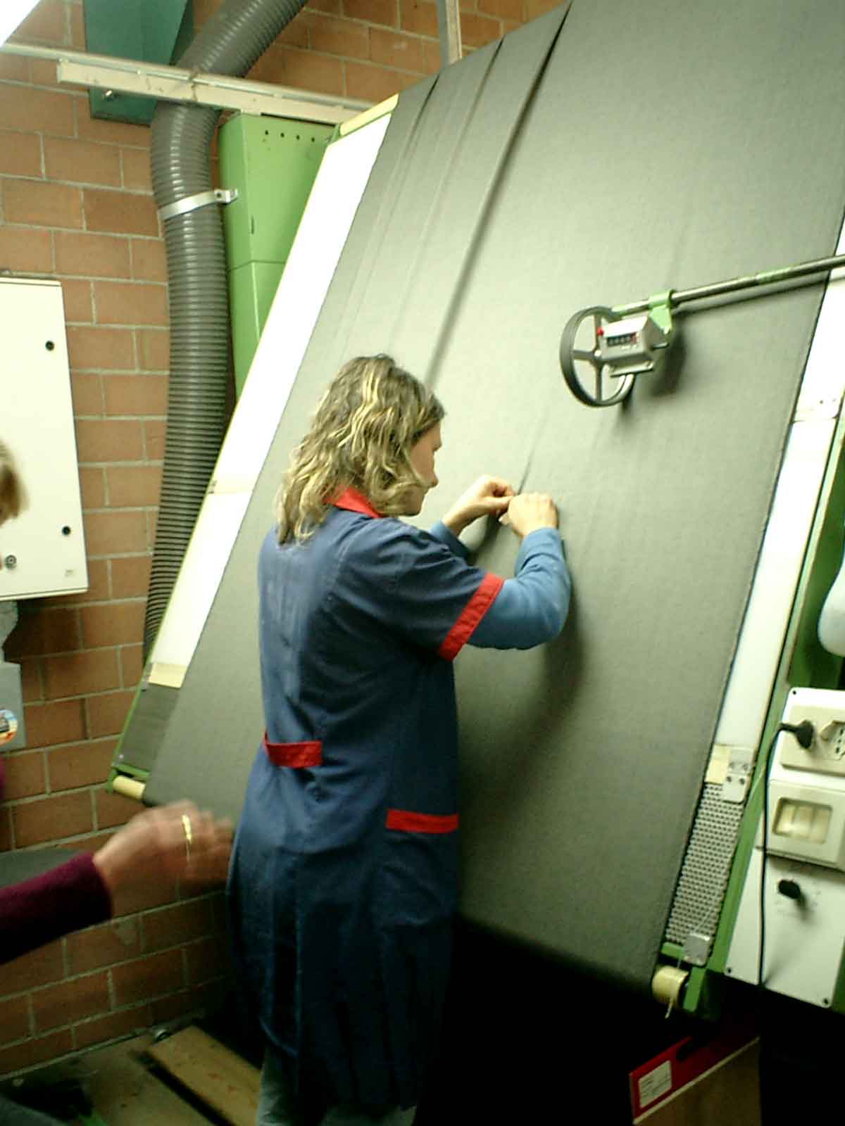 Woman working with the yarn