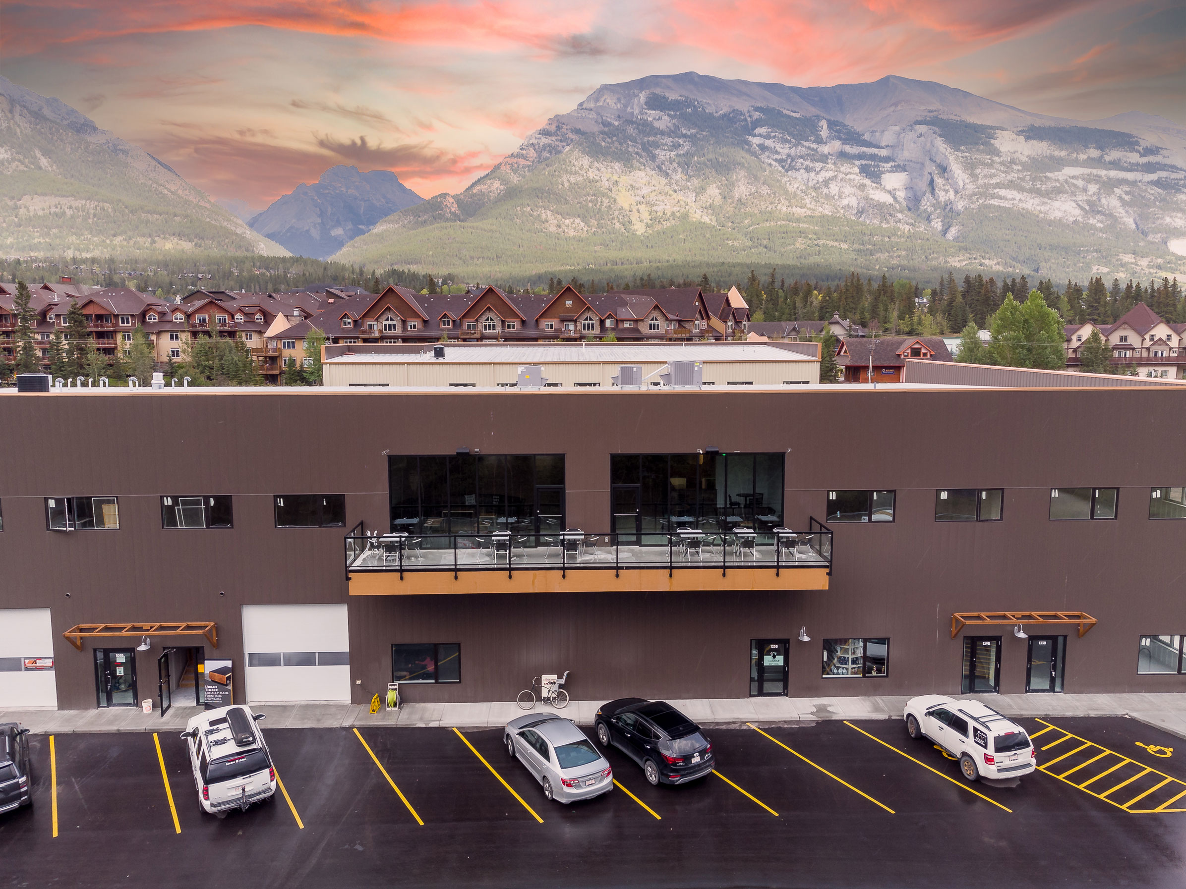 CanGolf is Canmore's newest indoor entertainment venue and restaurant